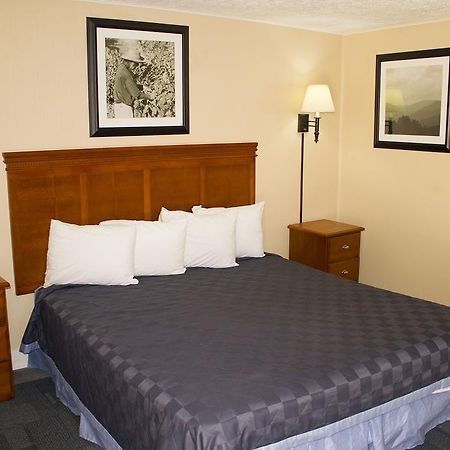 Budget Inn Лурей Екстериор снимка