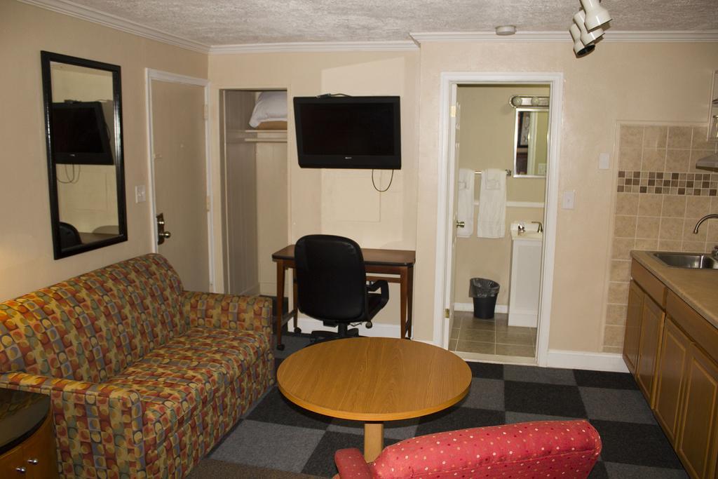Budget Inn Лурей Екстериор снимка